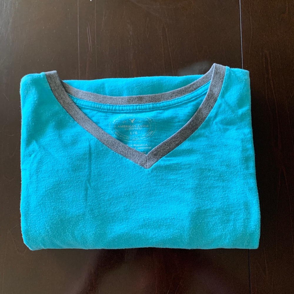 American Eagle V-neck